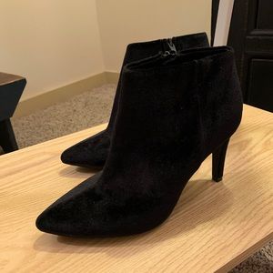 Old Navy Pointy-Toe Boot - Black Faux Suede - 7